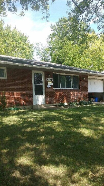 6746 Harshmanville Rd in Dayton, OH - Building Photo