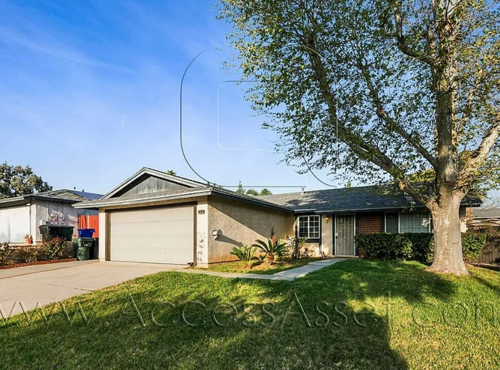 8233 Montara Ave in Rancho Cucamonga, CA - Building Photo