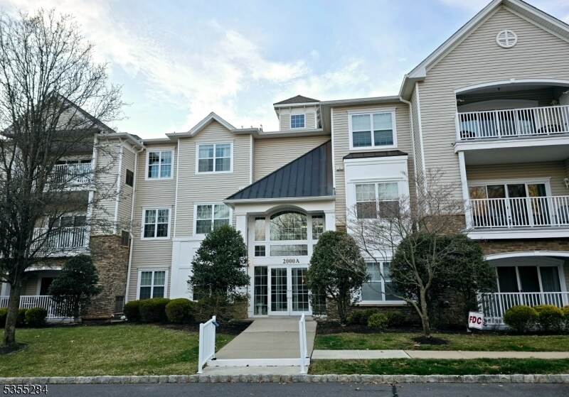 2104 Conrad Way in Franklin Township, NJ - Building Photo
