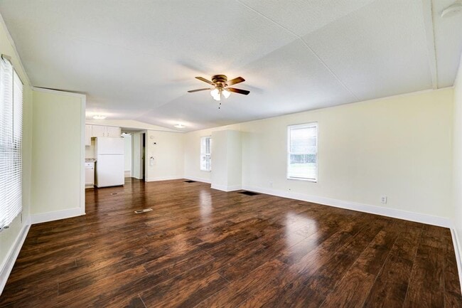 8804 Baker St in Santa Fe, TX - Building Photo - Building Photo