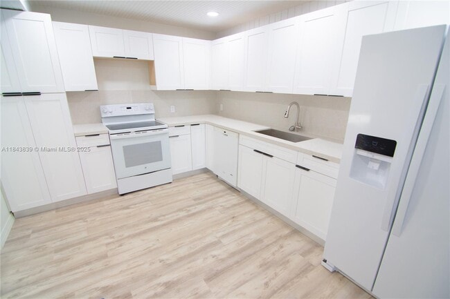 74560 Overseas Hwy in Islamorada, FL - Building Photo - Building Photo