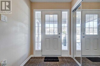 253 Prosser Cir in Milton, ON - Building Photo - Building Photo