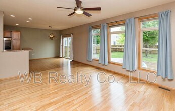 645 SE Carefree Ln in Waukee, IA - Building Photo - Building Photo