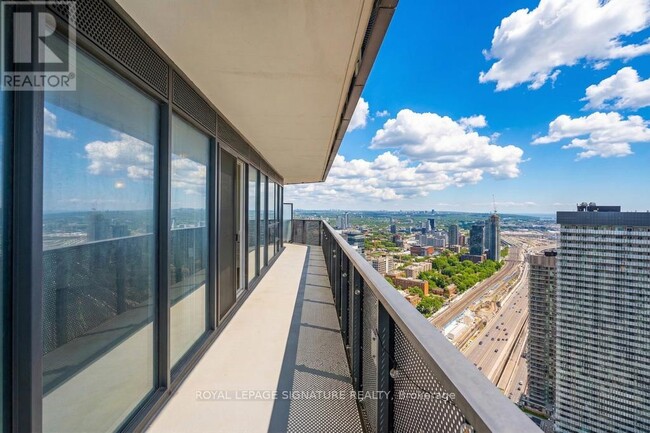 55 Cooper St in Toronto, ON - Building Photo - Building Photo