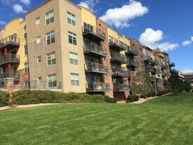 9019 E Panorama Cir in Centennial, CO - Building Photo