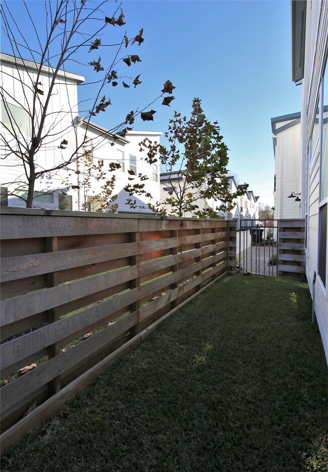 506 W Donovan St
