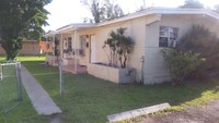 12029 SW 215th St in Miami, FL - Foto de edificio - Building Photo