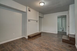 1237 NW 98th St in Oklahoma City, OK - Foto de edificio - Building Photo