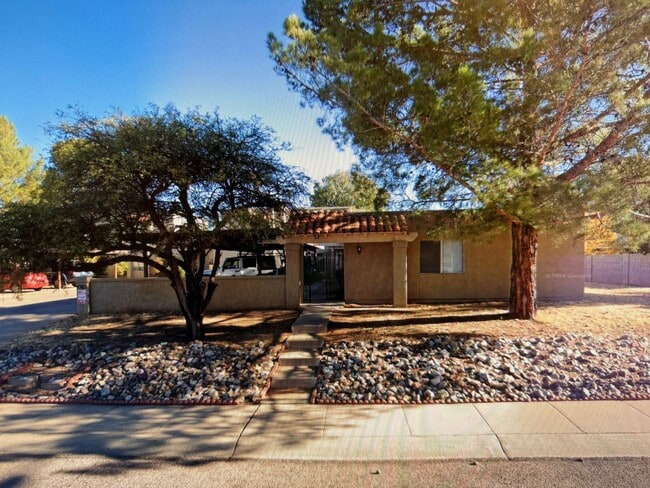 property at 4385 Avenida Palermo