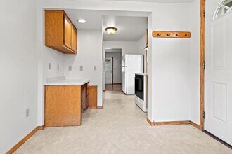 1212 S Oakland Ave in Green Bay, WI - Foto de edificio - Building Photo