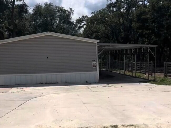 5129 Strickland Trail in Ridge Manor, FL - Foto de edificio - Building Photo