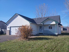 10790 Matthew Dr in Chisago City, MN - Building Photo - Building Photo