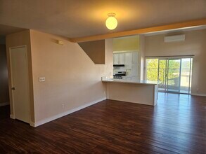 2238 Komo Mai Dr, Unit B in Pearl City, HI - Building Photo - Building Photo