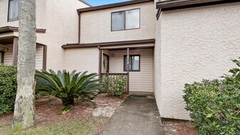 17620 Front Beach Rd in Panama City, FL - Building Photo