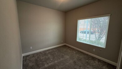 6169 E Garland Ave in Fresno, CA - Building Photo - Building Photo
