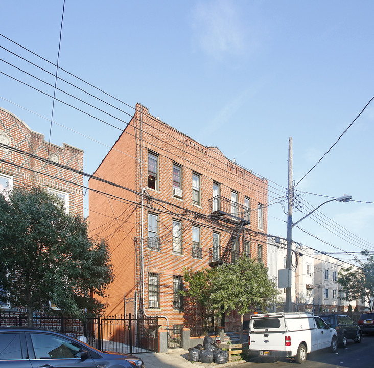 408 Montauk Ave in Brooklyn, NY - Building Photo