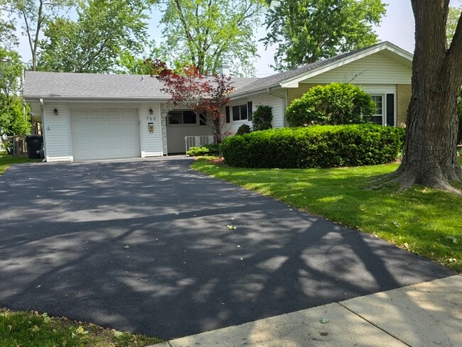 property at 720 Alcoa Ln