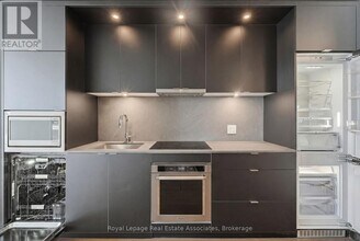 259 The Kingsway in Toronto, ON - Building Photo - Building Photo