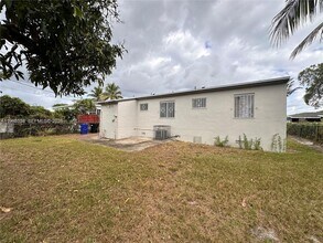150 NE 170th St in North Miami Beach, FL - Building Photo - Building Photo