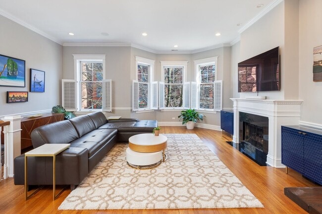 2044 N Sheffield Ave in Chicago, IL - Building Photo - Building Photo