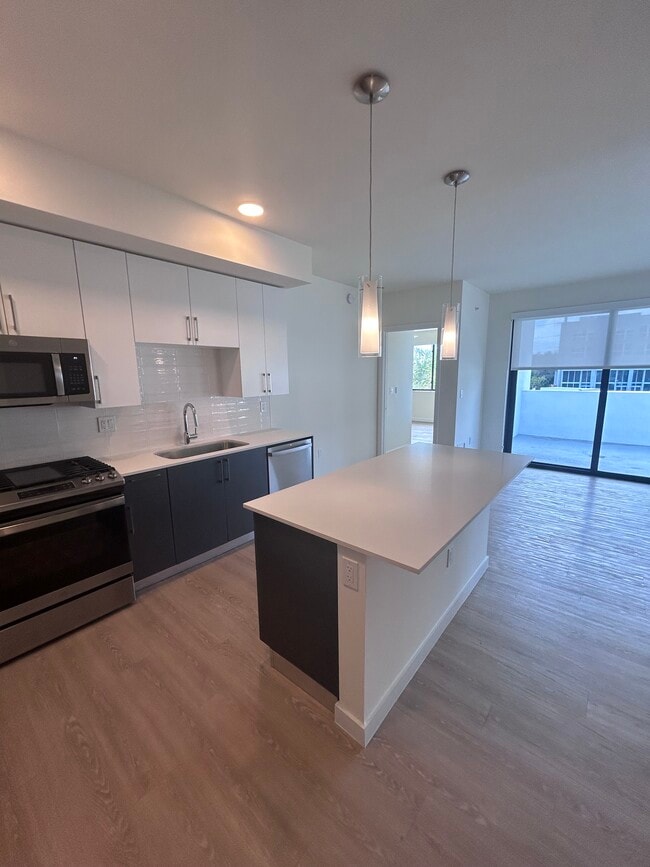 19601 NE 24th Ave, Unit B5 in Miami, FL - Foto de edificio - Building Photo
