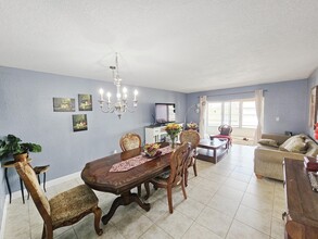 1000 Country Club Dr in Margate, FL - Building Photo - Building Photo