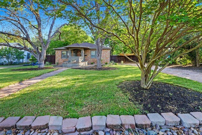 1204 Ruth Ave in Austin, TX - Foto de edificio - Building Photo