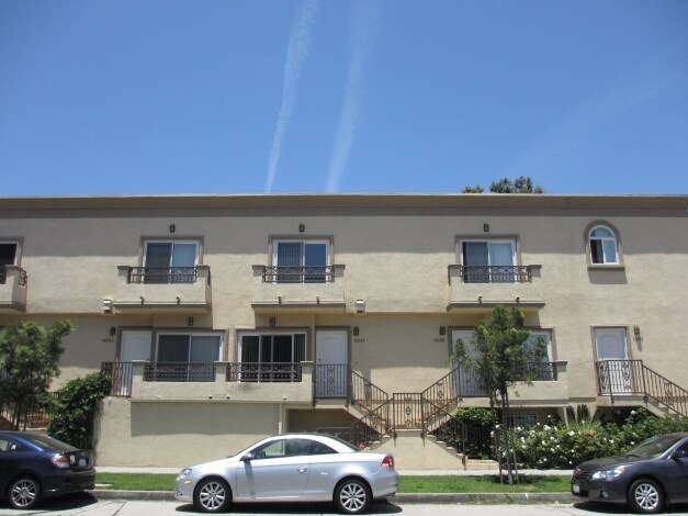 2149 S Bentley Ave in Los Angeles, CA - Foto de edificio - Building Photo