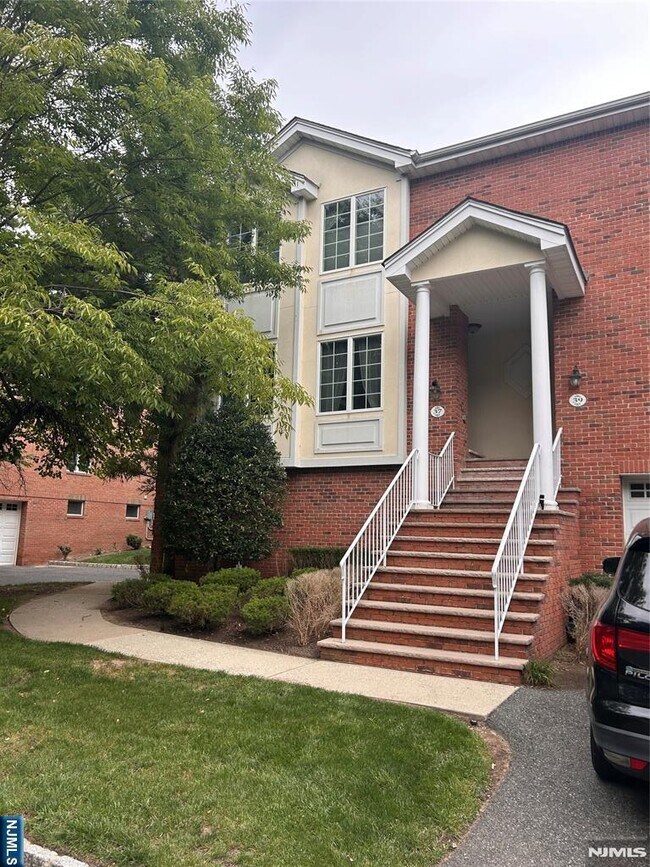property at 37 Skymark Ct