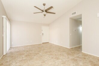 9830 W Runion Dr in Peoria, AZ - Foto de edificio - Building Photo