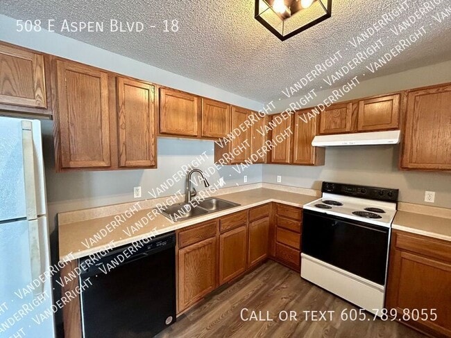 508 E Aspen Blvd in Brandon, SD - Building Photo - Building Photo
