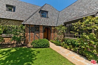 13535 Lucca Dr in Los Angeles, CA - Building Photo - Building Photo