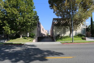 407-409 W Lexington Dr in Glendale, CA - Building Photo