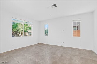2718 Hammetts Landing Walk in Henderson, NV - Foto de edificio - Building Photo
