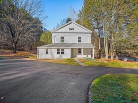 575 Black Rock Tpke in Easton, CT - Building Photo