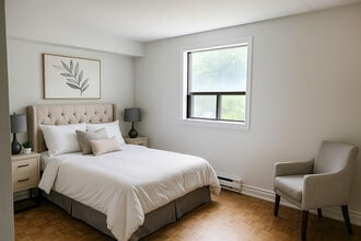 Maplewood Place Apartments in Barrie, ON - Building Photo - Building Photo