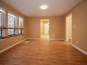 5001 W Chicago Ave in Chicago, IL - Foto de edificio - Building Photo