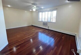 88 Boulevard in Passaic, NJ - Foto de edificio - Building Photo