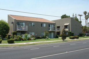 1605-1635 1st St Apartments