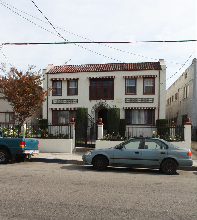 1614 Kenmore Ave in Los Angeles, CA - Building Photo - Building Photo