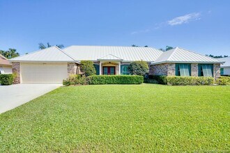 3804 SE Fairway E in Stuart, FL - Building Photo - Building Photo