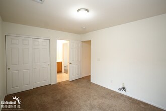7936 Violet Dawn St in Las Vegas, NV - Building Photo - Building Photo