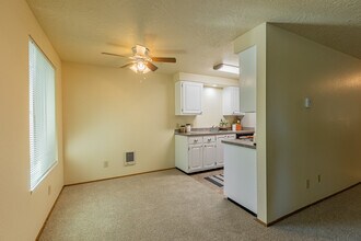 Woodbrook Apartments in Salem, OR - Building Photo - Interior Photo