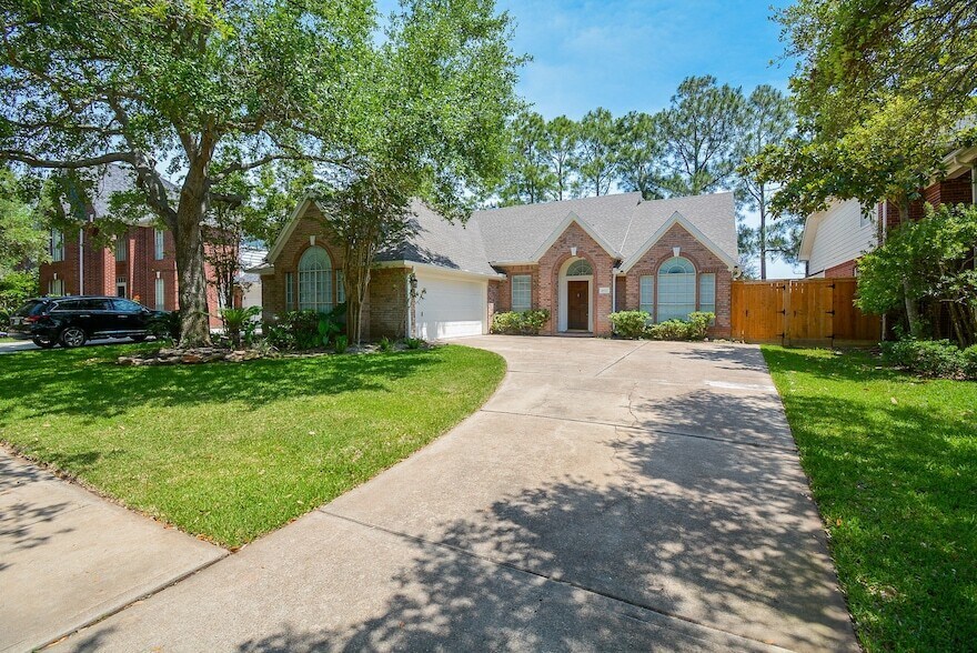 4527 Summer Lakes, Unit A in Sugar Land, TX - Building Photo