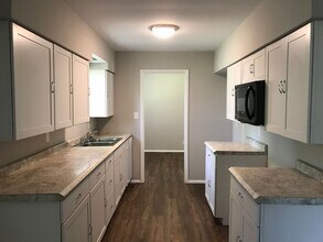 8055 Stafford Ct in Indianapolis, IN - Building Photo - Building Photo