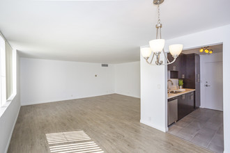 468 South Roxbury in Beverly Hills, CA - Building Photo - Interior Photo