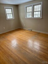 4593 Brookhill Dr S in Manlius, NY - Building Photo