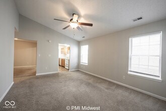 19496 Prairie Crossing Dr in Noblesville, IN - Foto de edificio - Building Photo