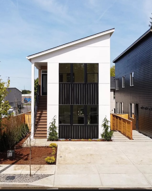 1226 W 24th St