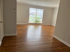 1923 McDuffie St, Unit 1 in Houston, TX - Foto de edificio - Building Photo